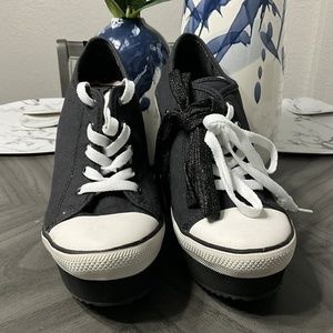Women's Wedge Sandals Closed Toed Size 8 Black Rock Candy Brand Really Cute